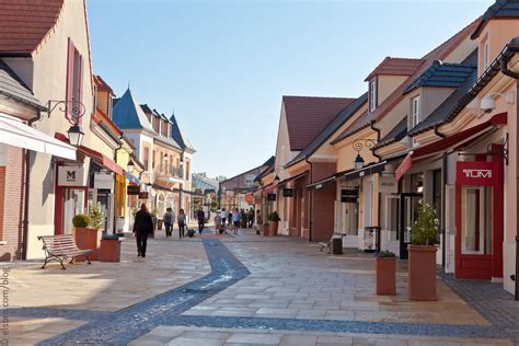 La Vallee Village Outlet .